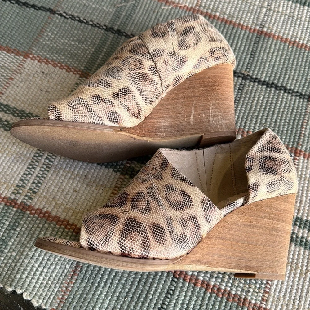 Leopard eedge sandal